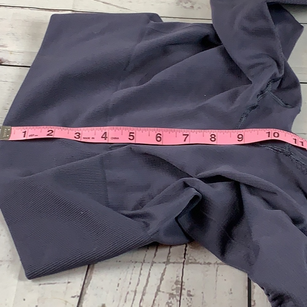 lululemon navy crop Capri ruched side leggings size 6 - Picture 6 of 12